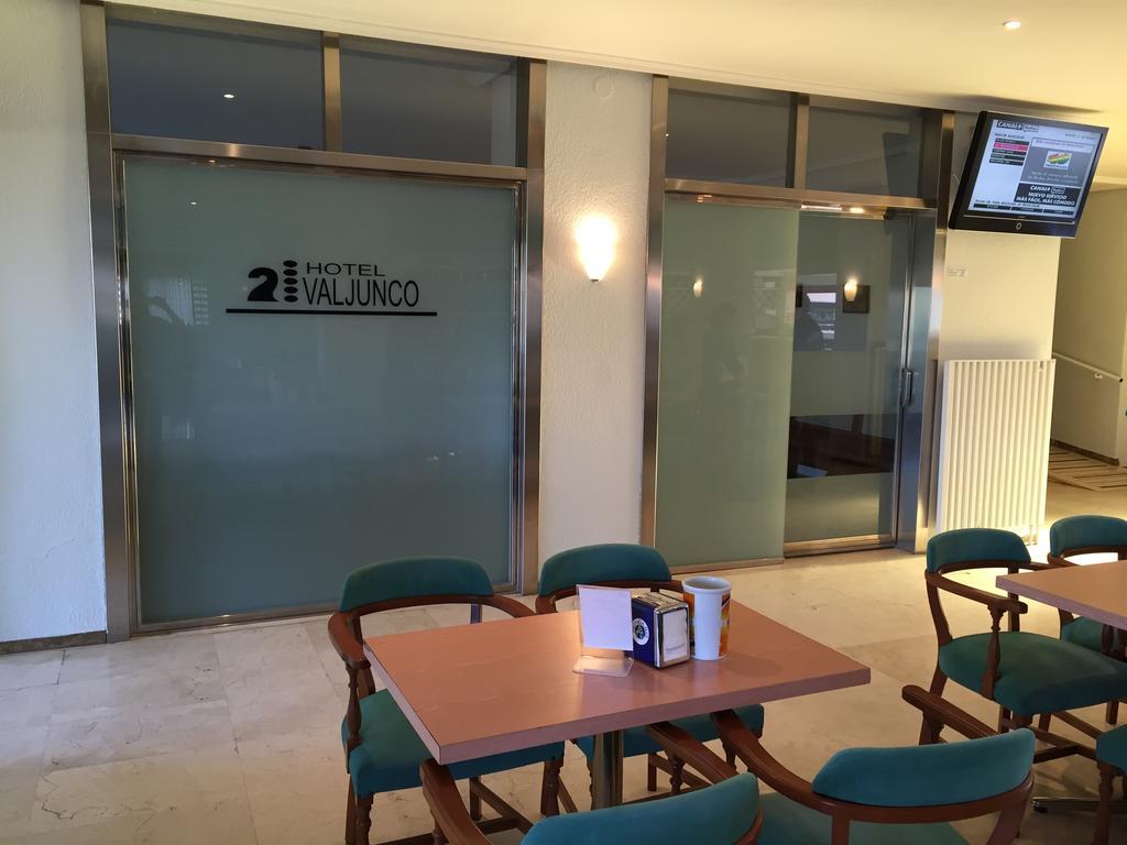Hotel Valjunco Valencia de Don Juan Exterior photo