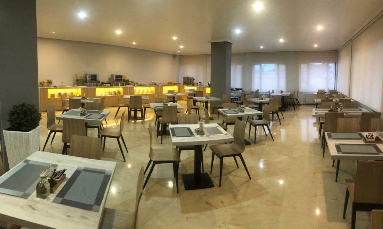 Hotel Valjunco Valencia de Don Juan Exterior photo